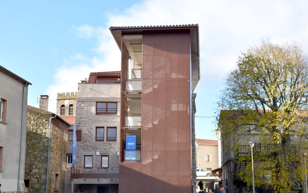 Réhabilitation de l&rsquo;immeuble de la Fontaine : Bistrot du Pays, Bibliothèque-Médiathèque, Coworking, Logement – Saint-Victor (07)