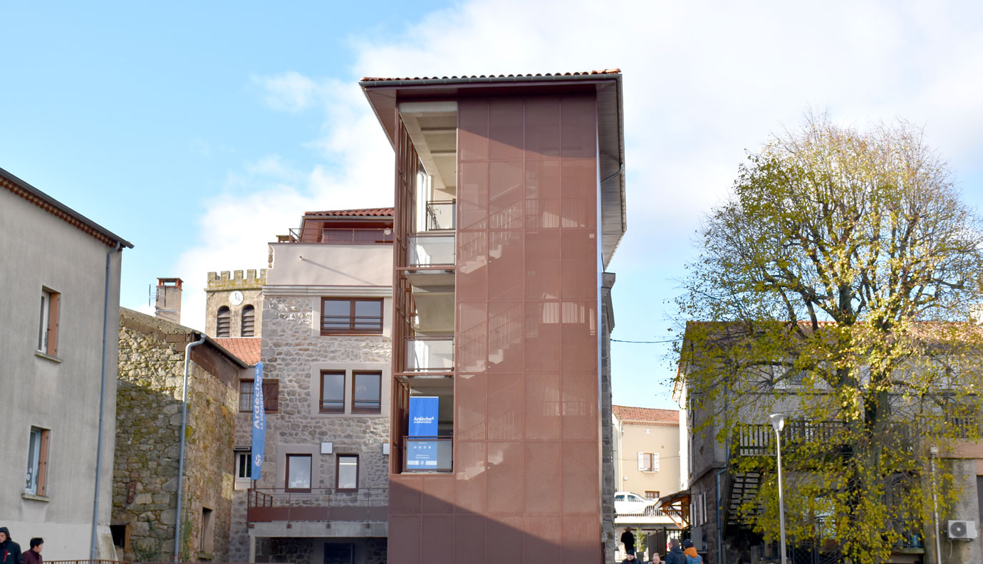 Réhabilitation de l&rsquo;immeuble de la Fontaine : Bistrot du Pays, Bibliothèque-Médiathèque, Coworking, Logement – Saint-Victor (07)