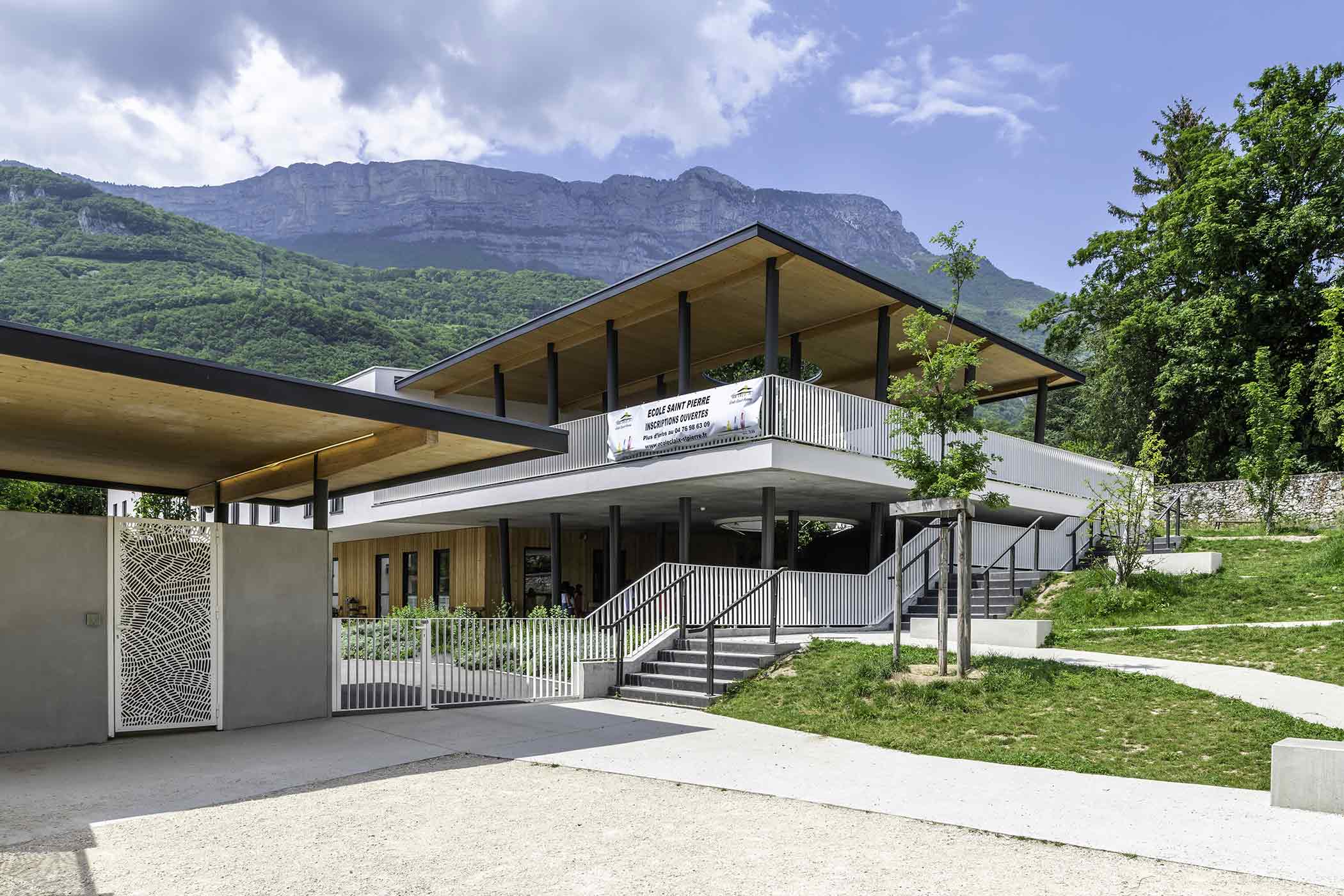 École Saint-Pierre et Arboréa, opération de 44 Logements – Claix (38)